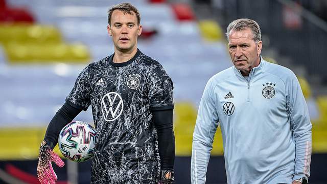 在他的领导 在他的领导