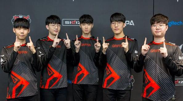 背后有着深 背后有着深