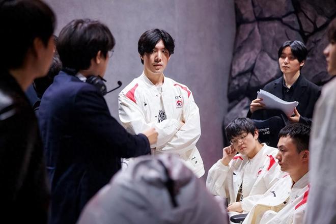 铁壁中找到 铁壁中找到